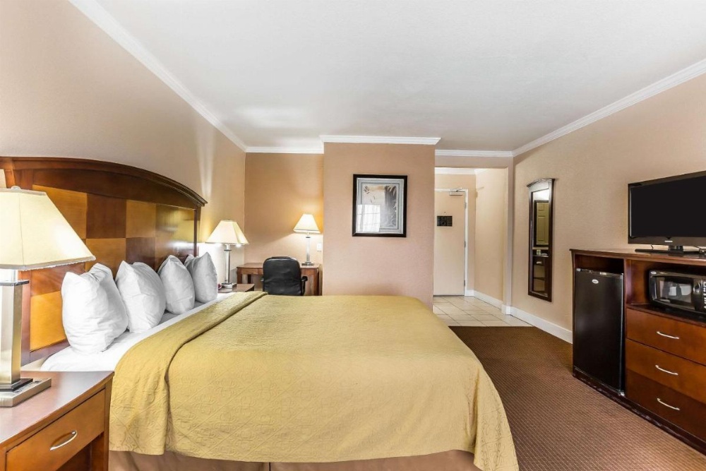 Room image 4