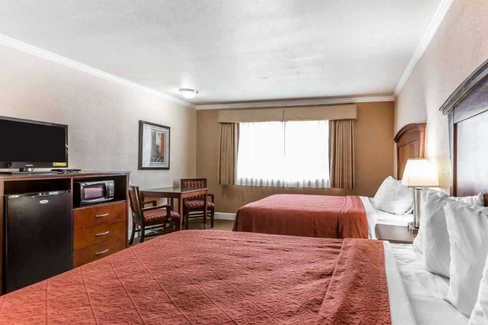 Standard Queen Room with Two Queen Beds - Non-Smoking