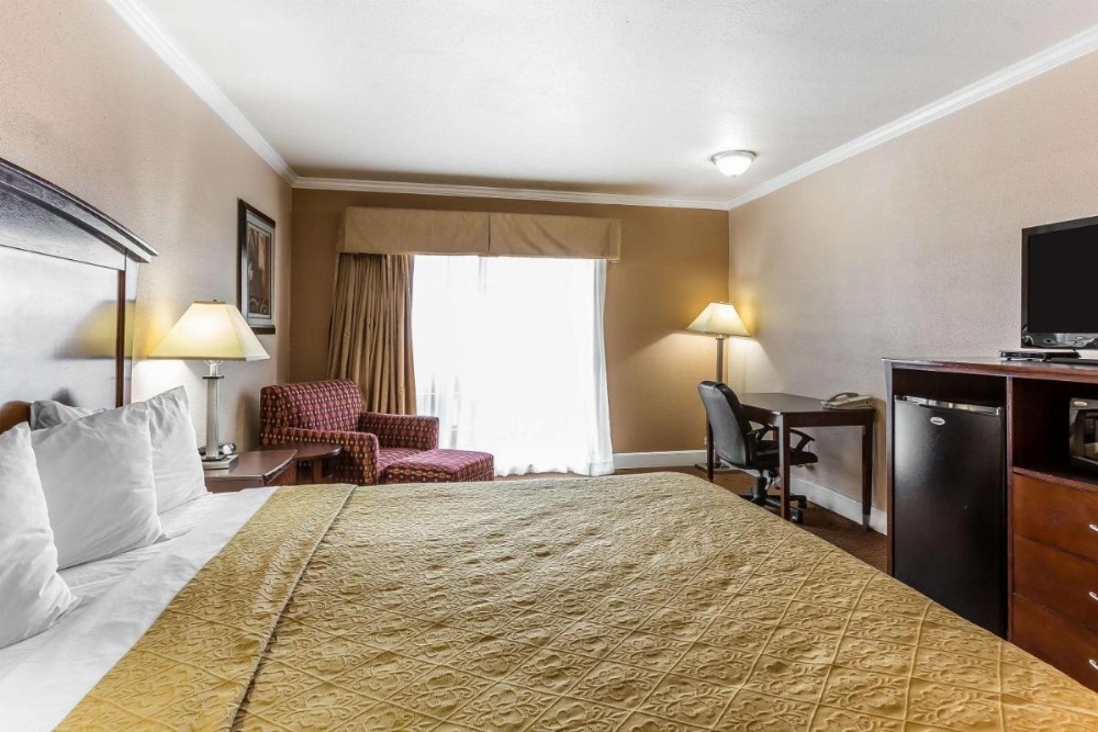 Room image 4